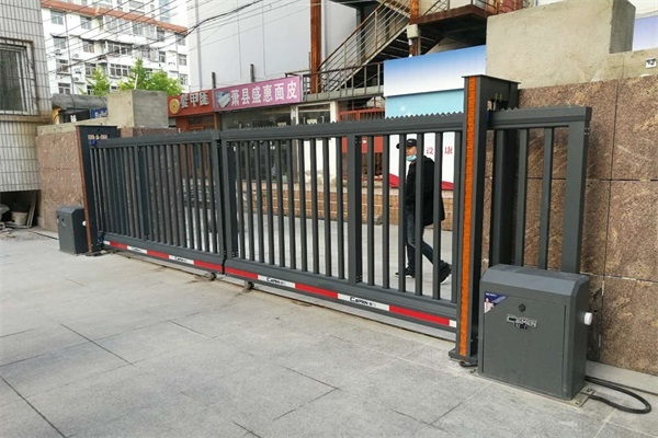 徐州淮海农商银行总行选择徐州好色先生APP污最新科技有限公司对开直线门产品